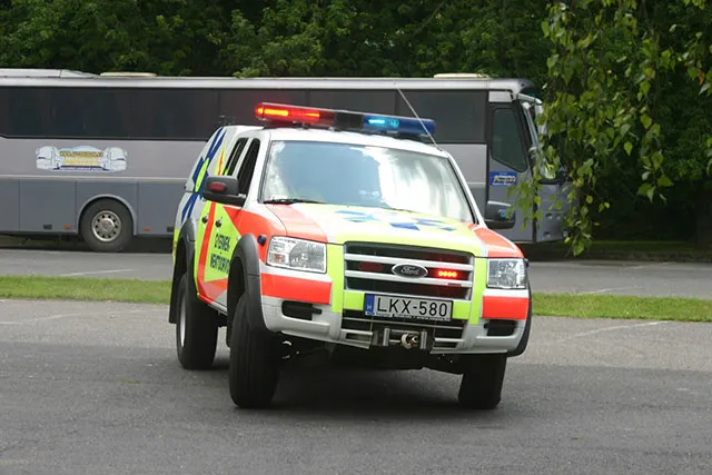 Világos mentőautó